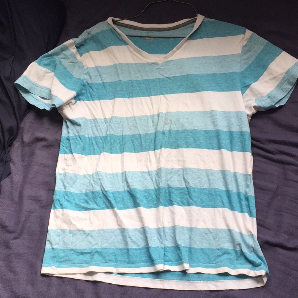 Blue and white old navy V-necked tee